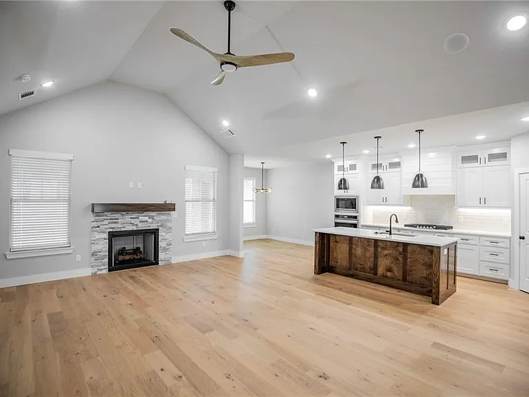 7843 Range Ave — Photo 6