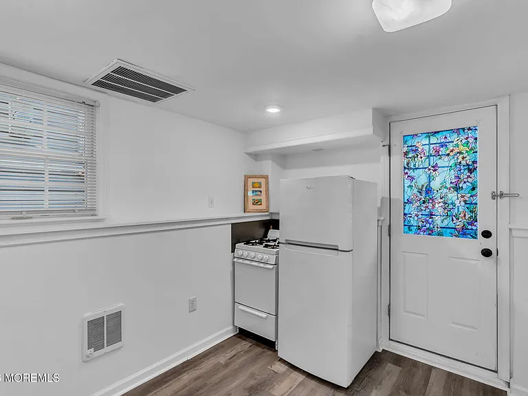 55 Beach Front — Photo 33