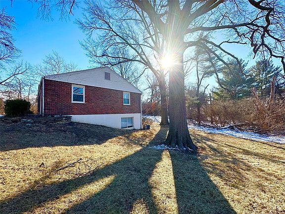 3rd image of 33 Beacon Hill Ln