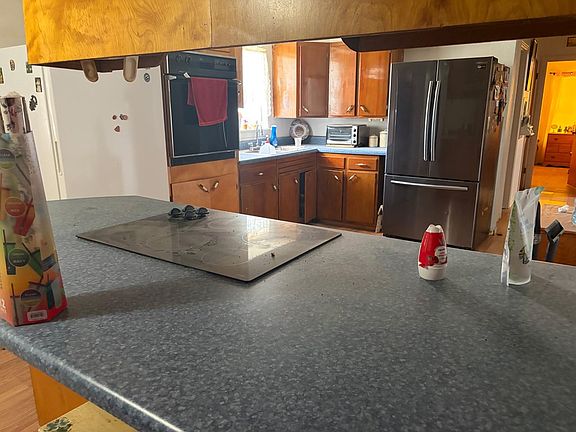 4th image of 114 W Harris St
