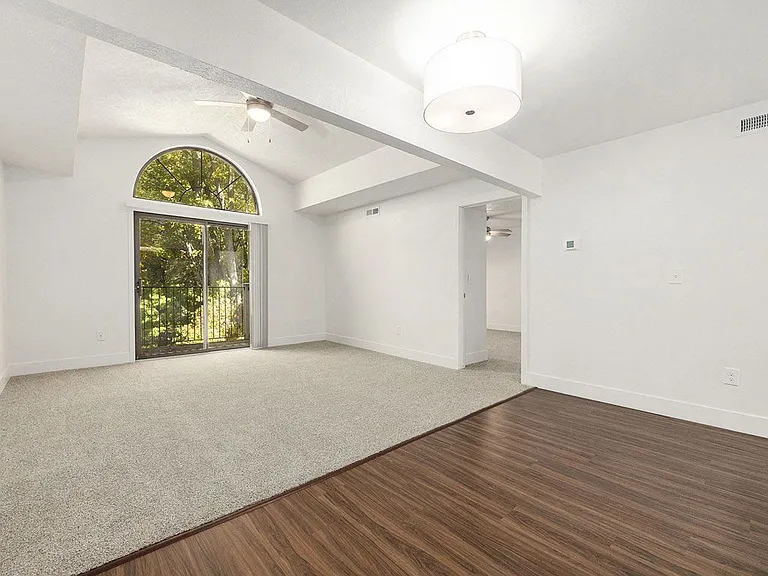 Byron Lakes Apartments — Photo 41