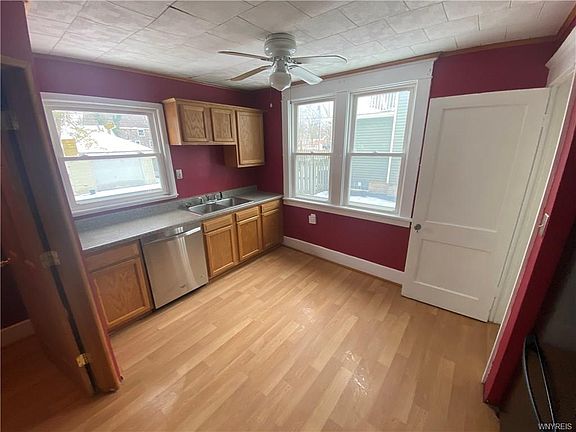5th image of 27 Hirschfield Dr
