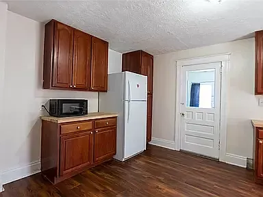 2 bed, 1.0 bath, 1200 sqft, $1,550 — Photo 2