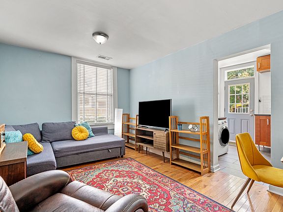 3rd image of 317 E Del Ray Ave #A