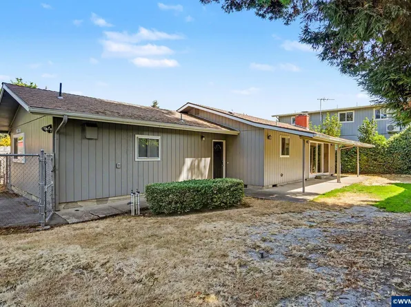 163 College St NW, Monmouth, OR 97361