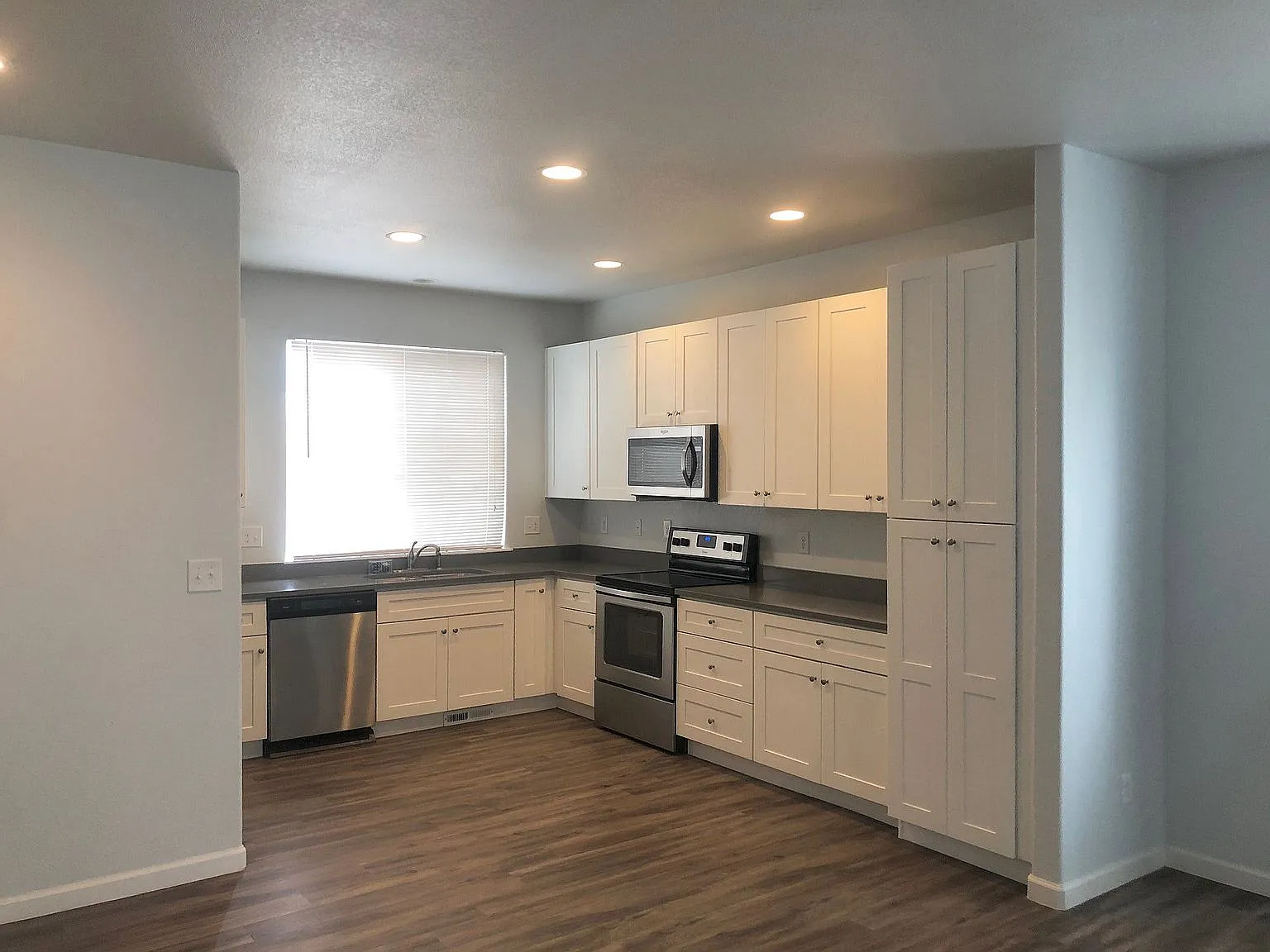 2 bed, 3.5 bath, 1845 sqft, $2,495 — Photo 3