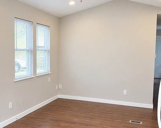 4th image of 203 E Division St