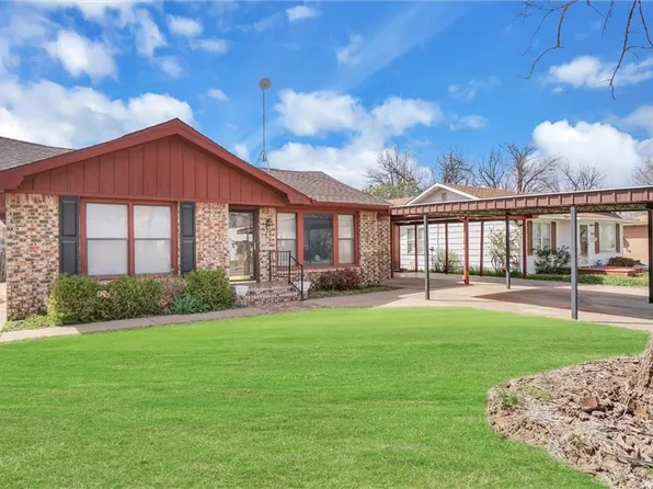 1811 N Oregon Ave, Mangum, OK 73554