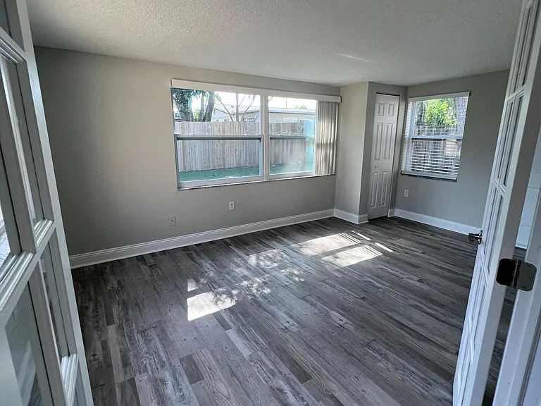 Newell Dr — Photo 6