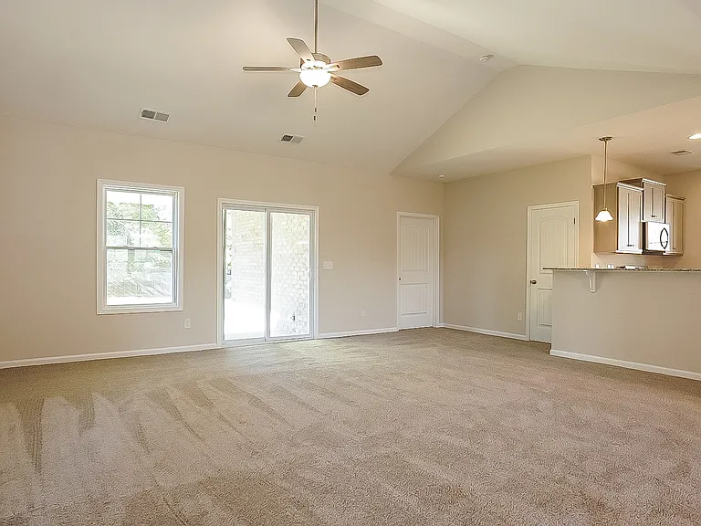 360 Bainbridge Dr — Photo 2