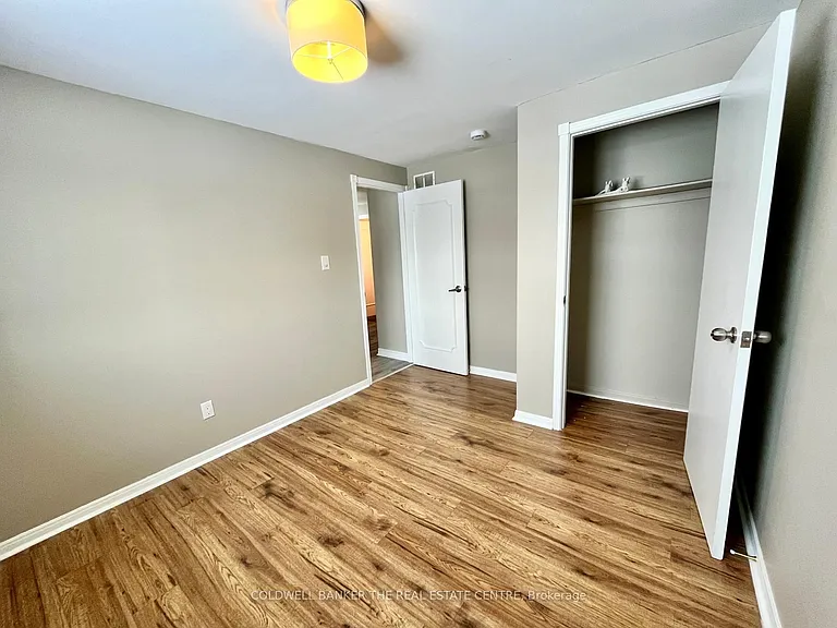 11 Chaucer Cres — Photo 7