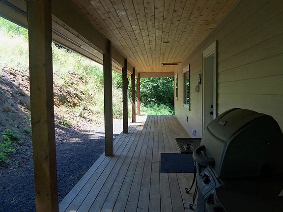 3rd image of 191 Lakeview Dr