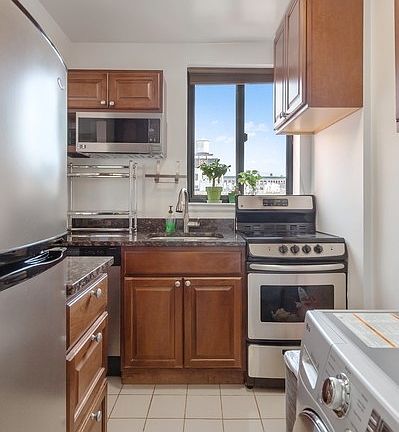 4th image of 179 Grand St Penthouse A