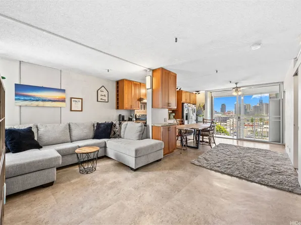 1226 Alexander St APT 701, Honolulu, HI 96826