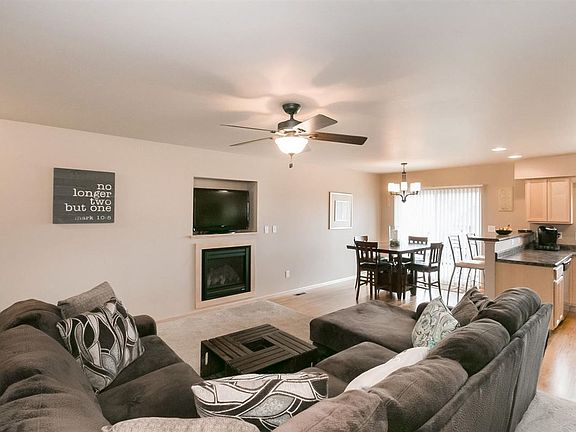 3rd image of 2172 Westminster Cir