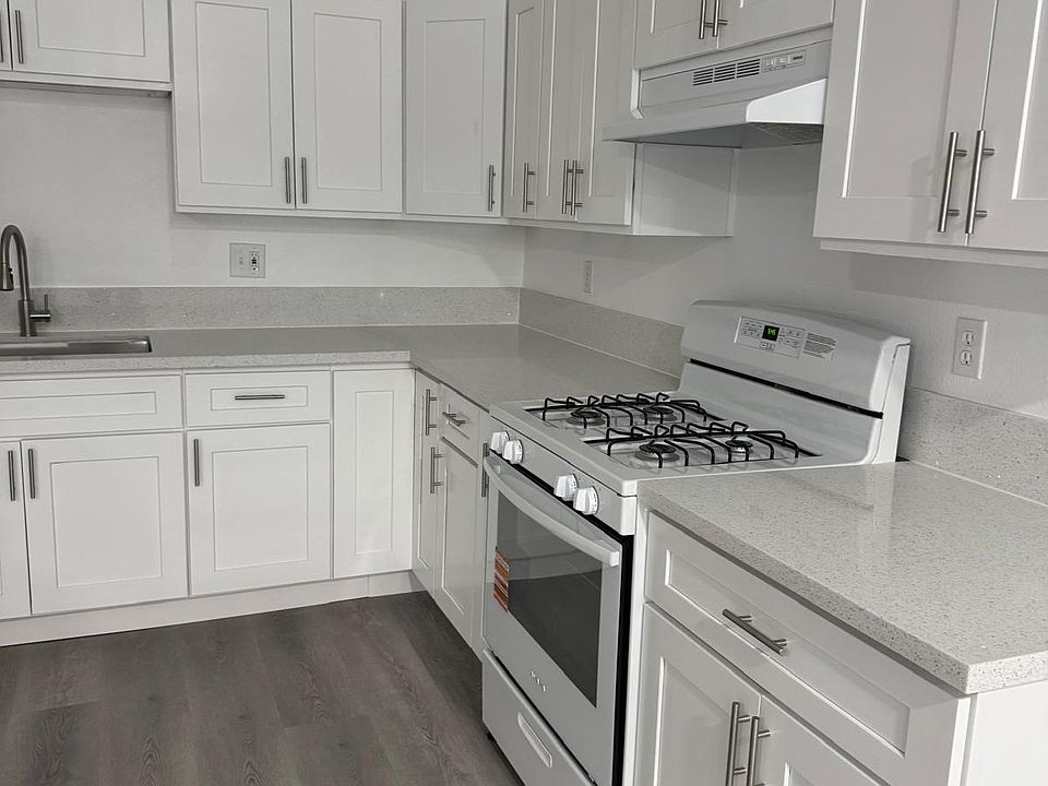 1st image of 1007 Lombard Dr #B