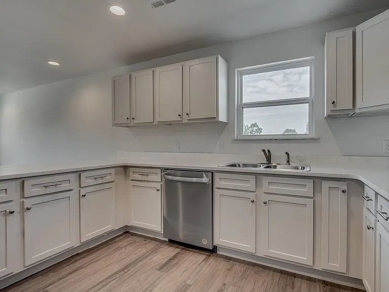 816 W Nevada Ave — Photo 17