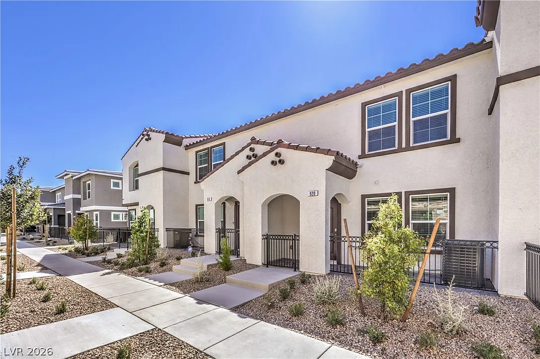 3 bed, 2.5 bath, 1311 sqft, $1,900 — Photo 3