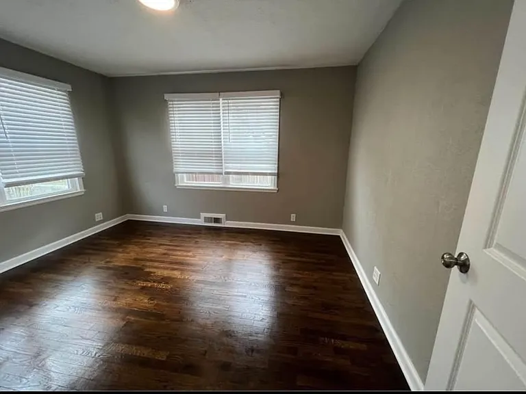 114 E Cass St — Photo 1