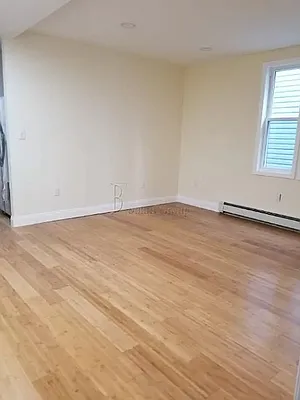 Rented by Bouklis Group | media 11