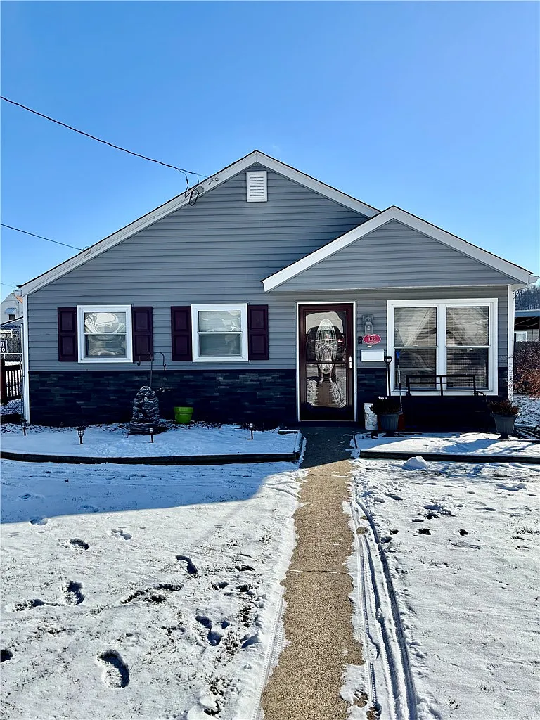 102 Violet Dr photo 1