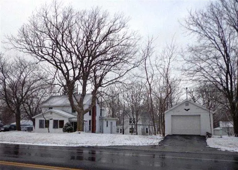 725 Plum Ave photo 1