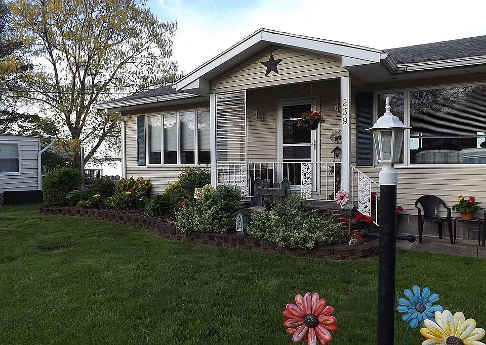 1st image of 239 Oak Tree Dr