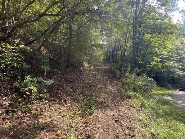 21 Big Four Rd, La Follette, TN 37766