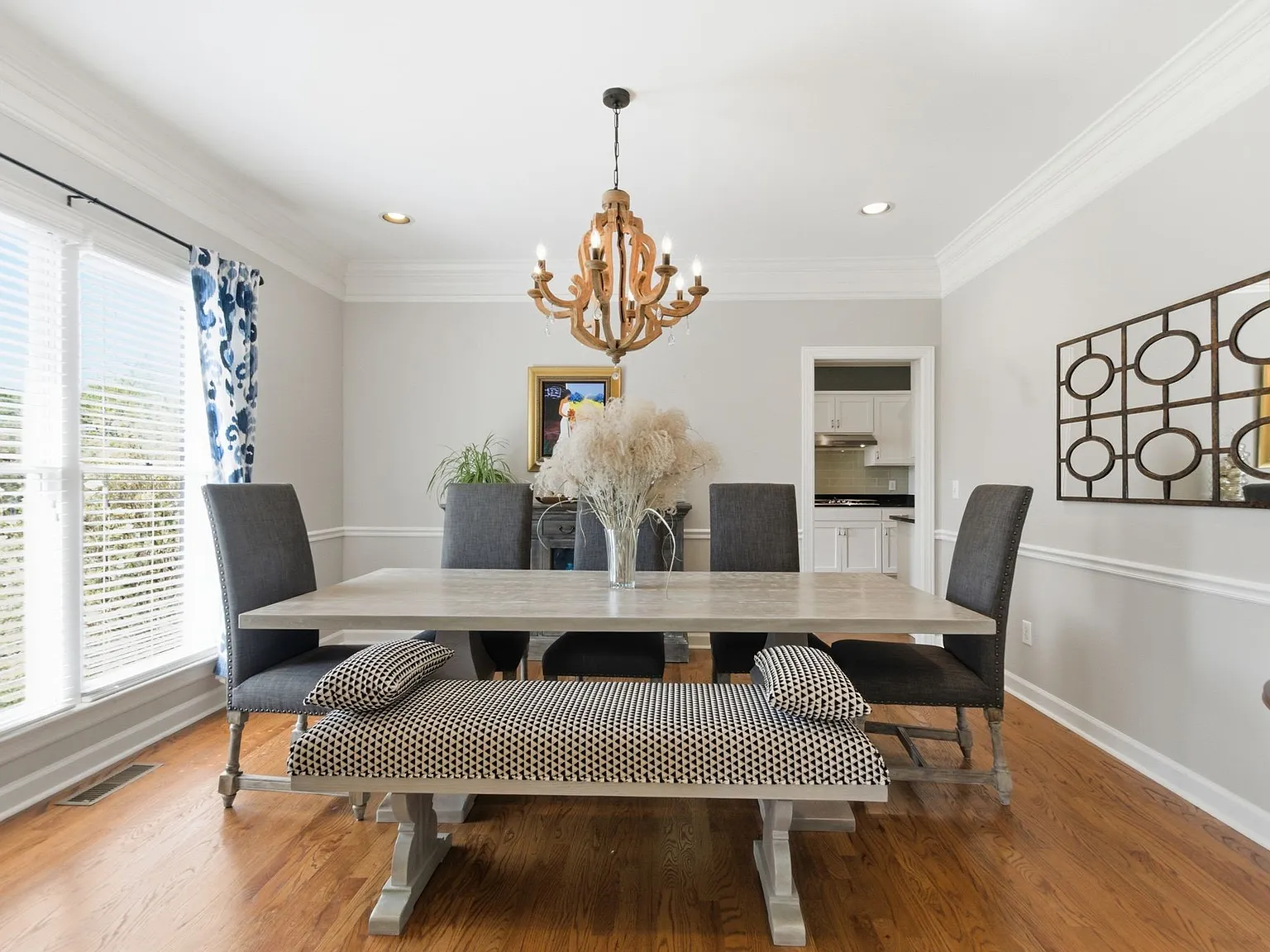 4 bed, 3591 sqft, $5,500 — Photo 4