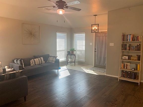 4th image of 1821 Berrywood Dr