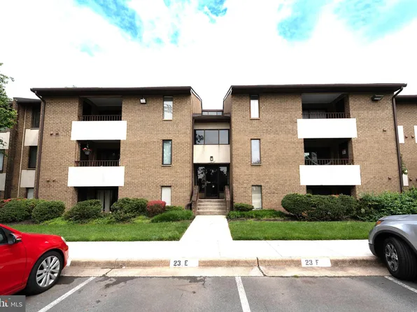 523 Florida Ave APT T2, Herndon, VA 20170