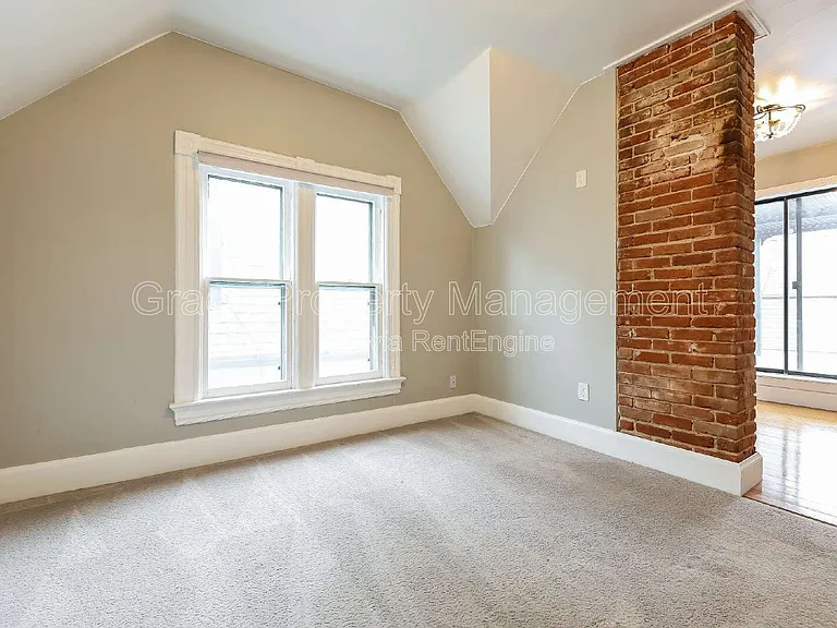 212 W Irvington Pl — Photo 15