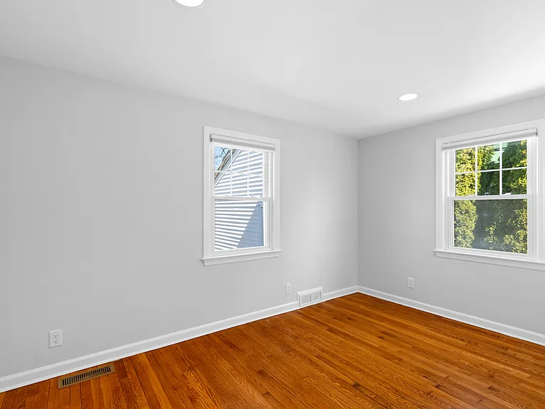 36 Ocean Dr E — Photo 9