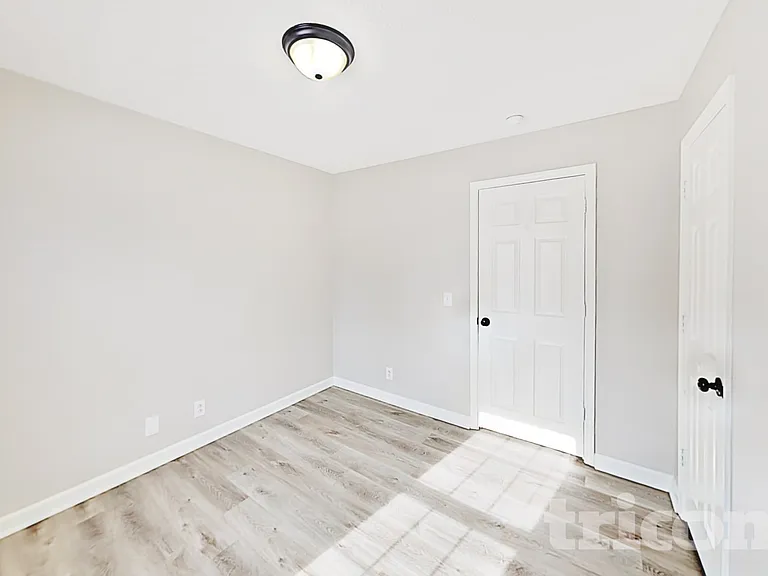 240 Green Hills Dr — Photo 11