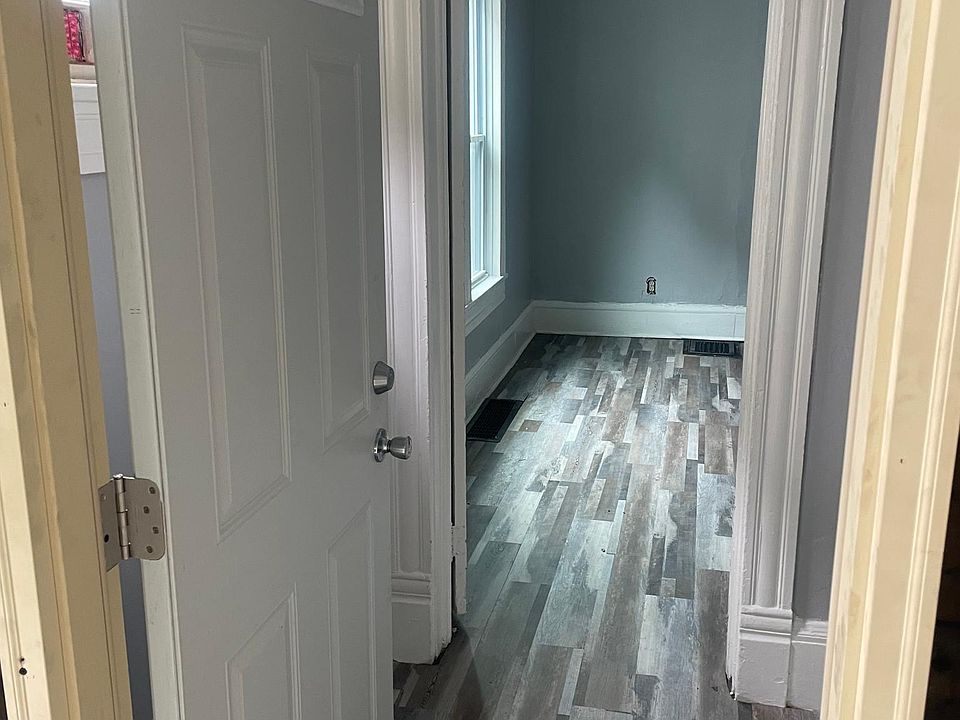 1st image of 2054 W 83rd St #1