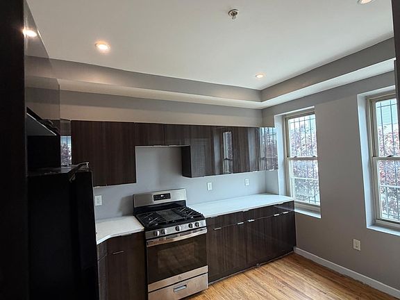 5th image of 585 Central Ave #102