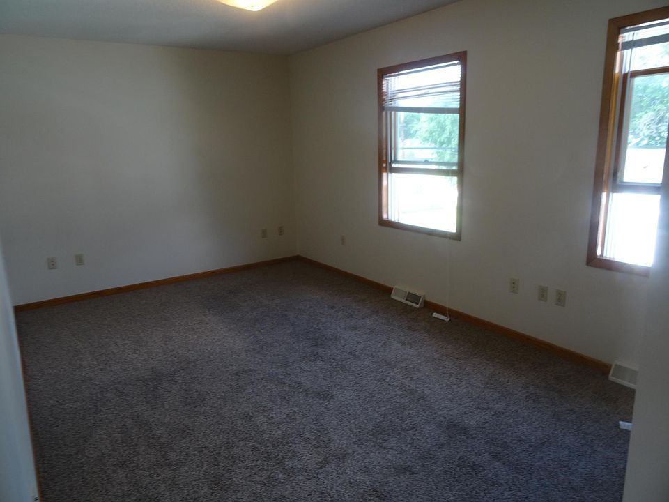 kb685 685 1/2 W 5th St Winona MN Zillow