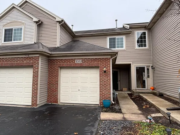 3352 Blue Ridge Dr, Carpentersville, IL 60110