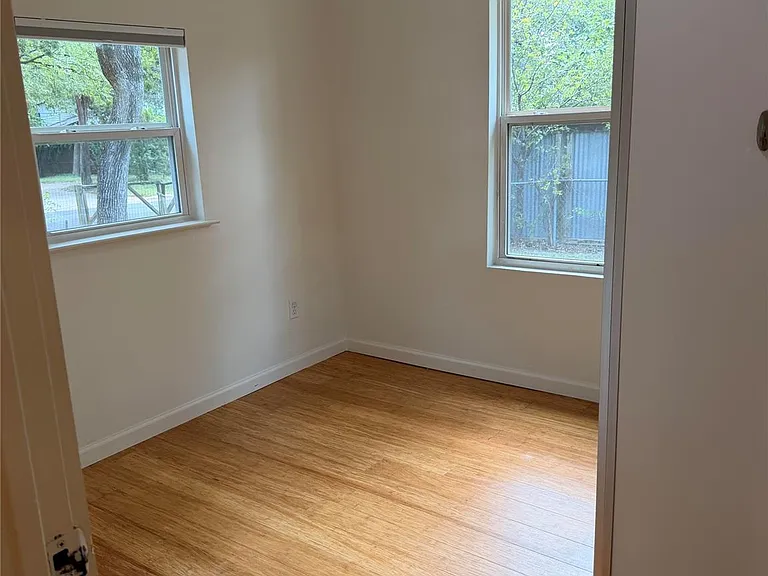 1182 Pandora St — Photo 5
