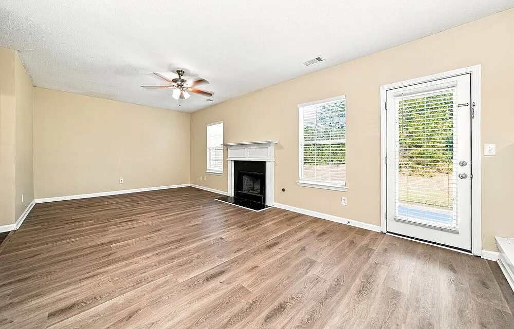 3 bed, 2.5 bath, 2019 sqft, $2,020 — Photo 4