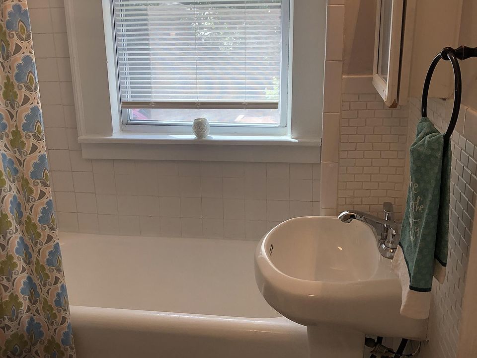 1st image of 734 Argonne Ave NE #14117476