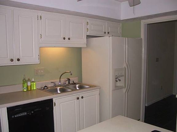 5th image of 15 Northlake Dr