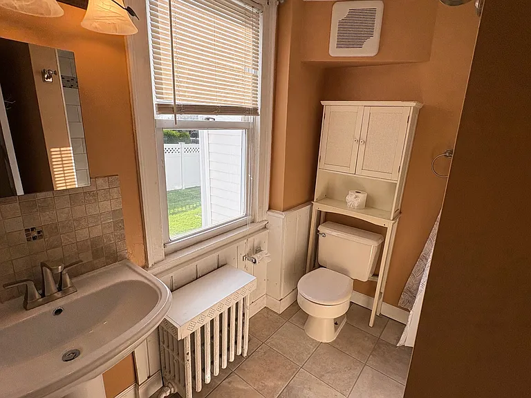 30 Whitman Ave — Photo 12