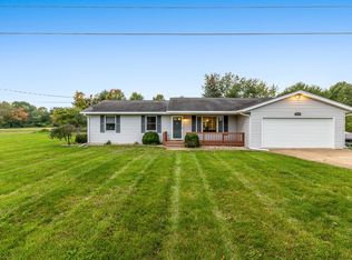 52200 33rd St, Paw Paw, MI 49079