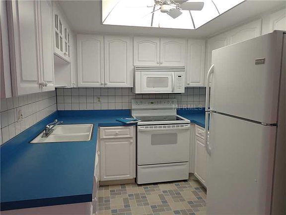 4th image of 2714 Sherbrooke Ln APT B