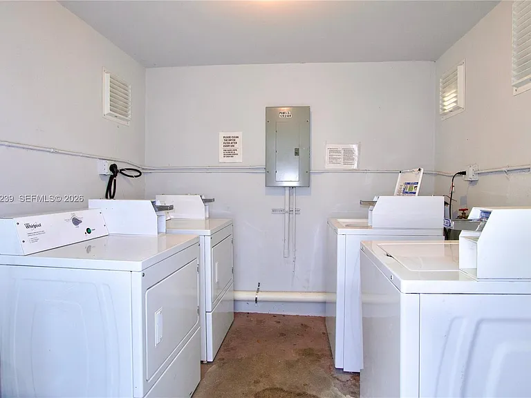 1142 SW 4th St #15 — Photo 14