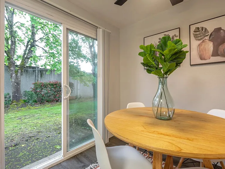 Somerset West Apartments — Photo 24