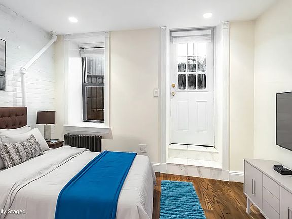 5th image of 39 E 1st St