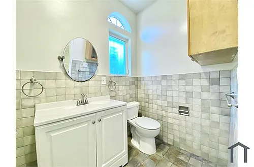 1328 E 21st St #B Photo 1