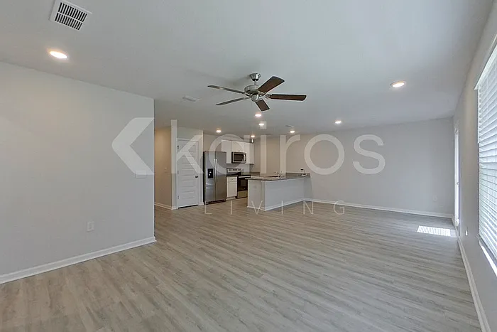4 bed, 2.0 bath, 1387 sqft, $2,095 — Photo 4